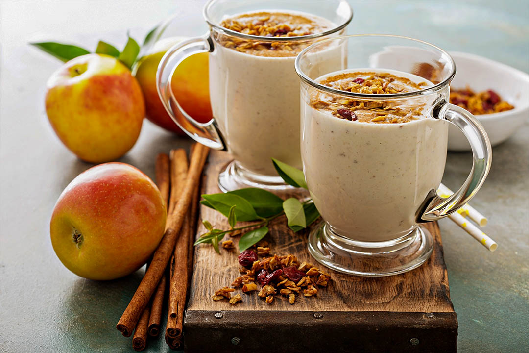 Picture of two apple pie smoothie with cinnamon and granola