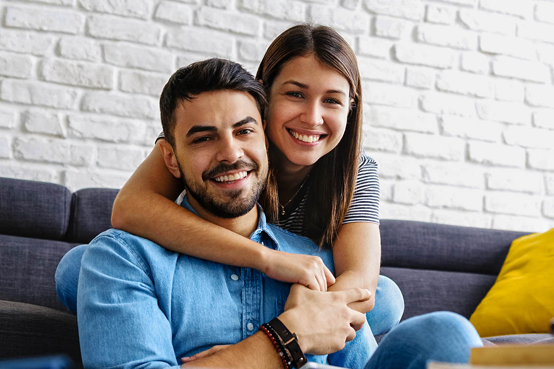 picture of couple on couch smiling -Fibre May Reduce Your Risk of Developing Glaucoma